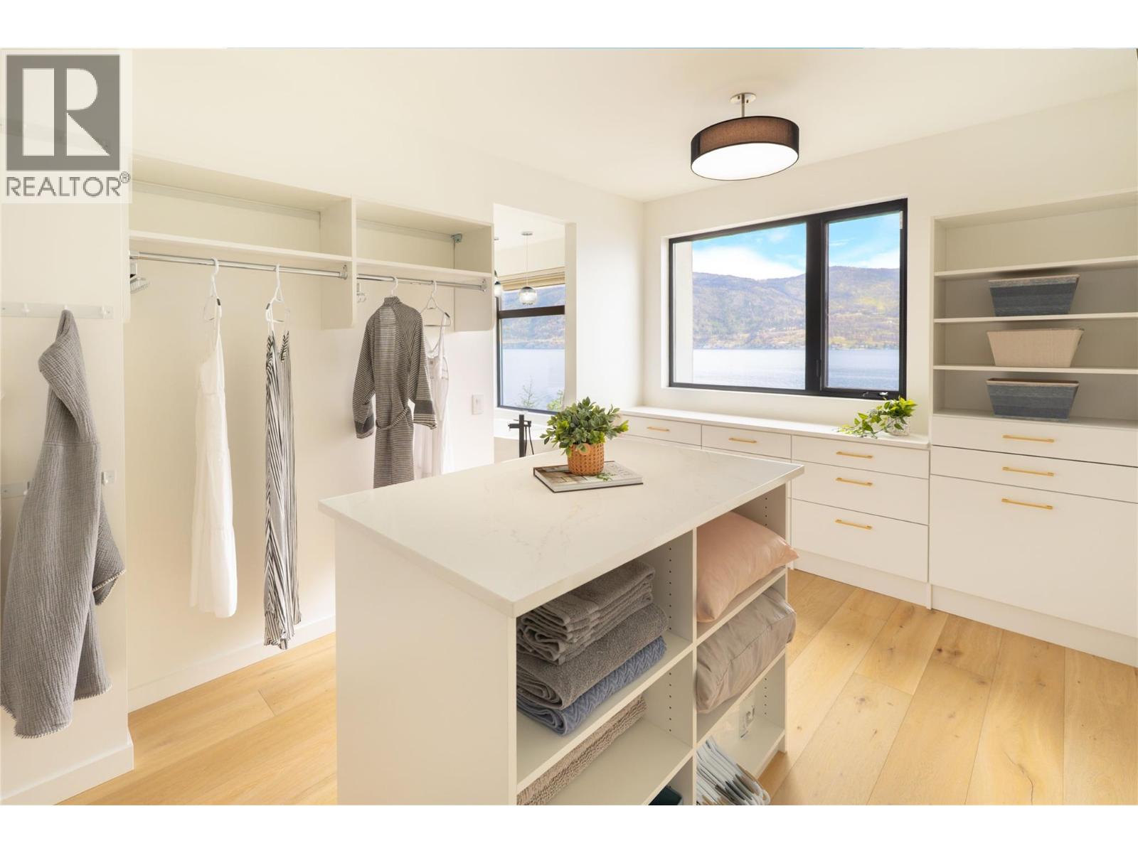 3442 Arrowroot Drive, Kelowna