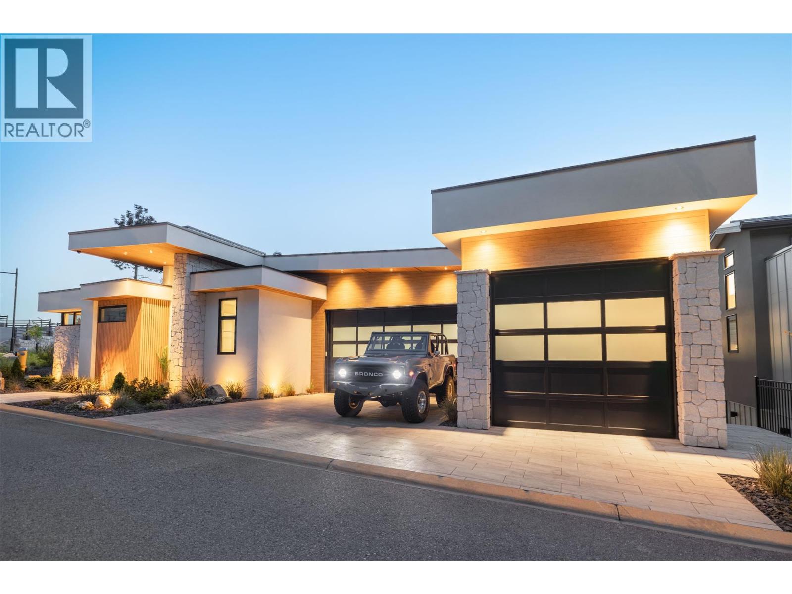 3442 Arrowroot Drive, Kelowna