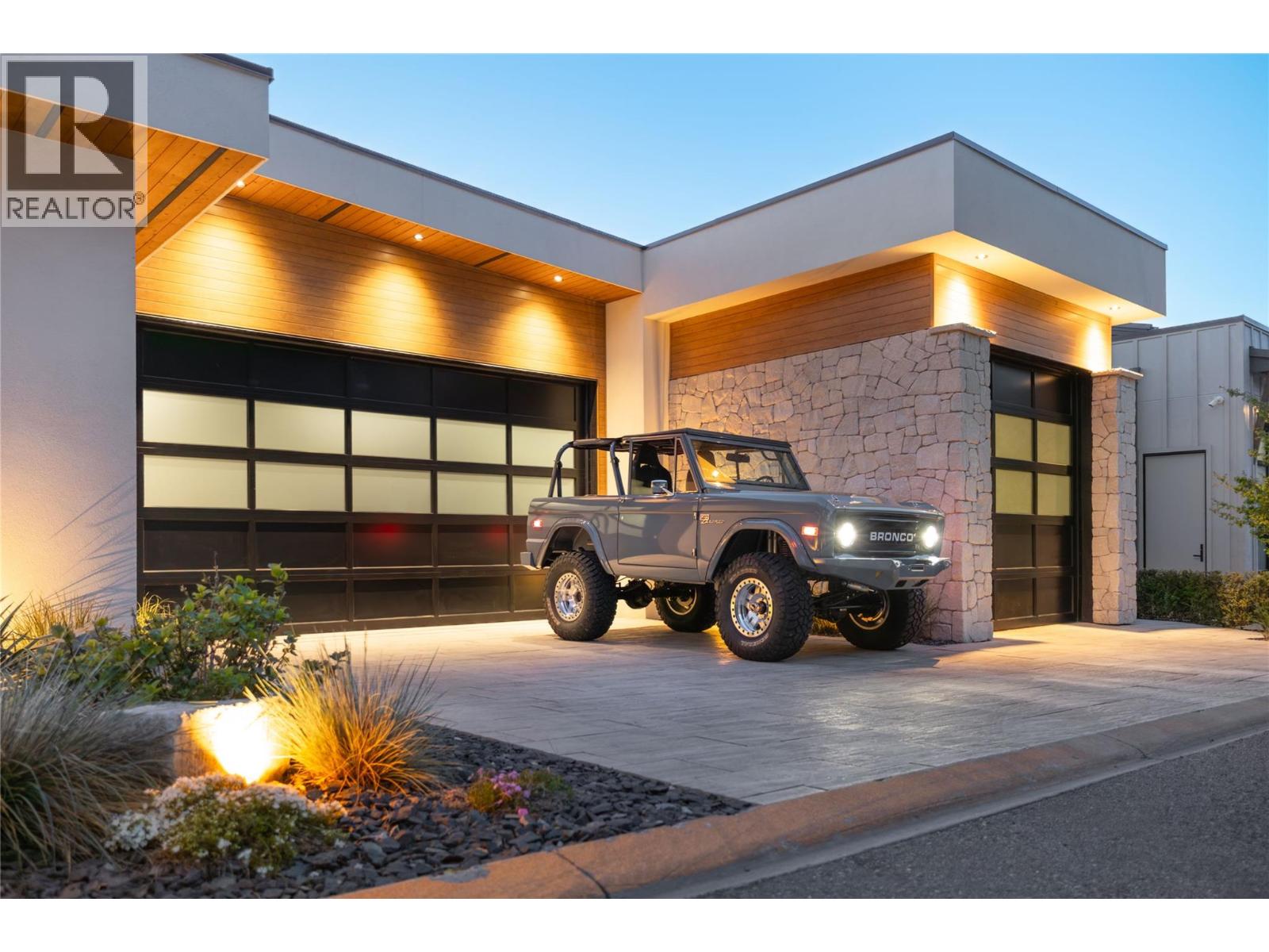 3442 Arrowroot Drive, Kelowna