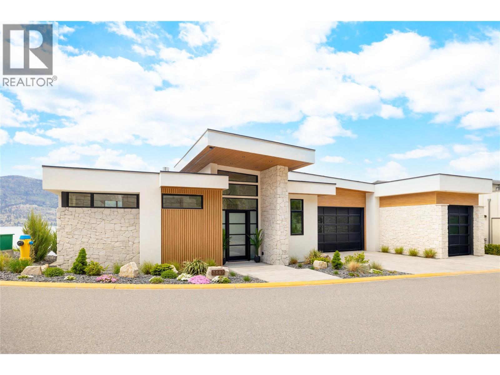 3442 Arrowroot Drive, Kelowna