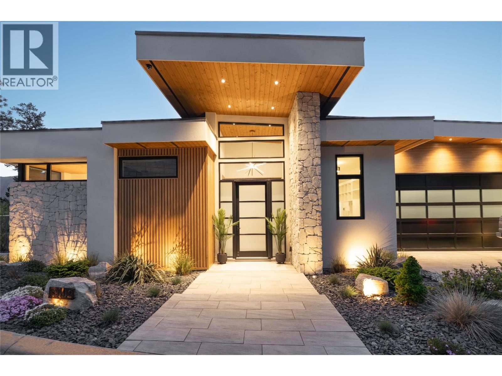 3442 Arrowroot Drive, Kelowna
