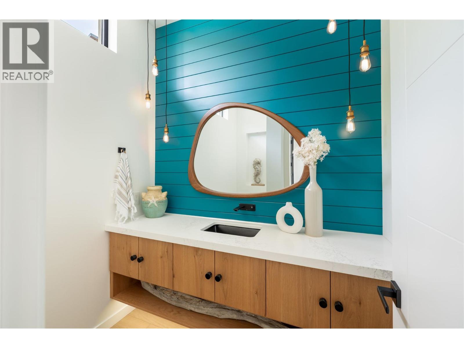 3442 Arrowroot Drive, Kelowna