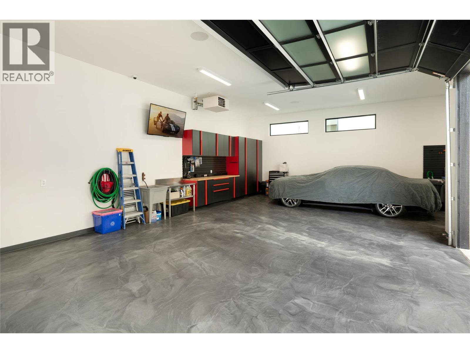 3442 Arrowroot Drive, Kelowna