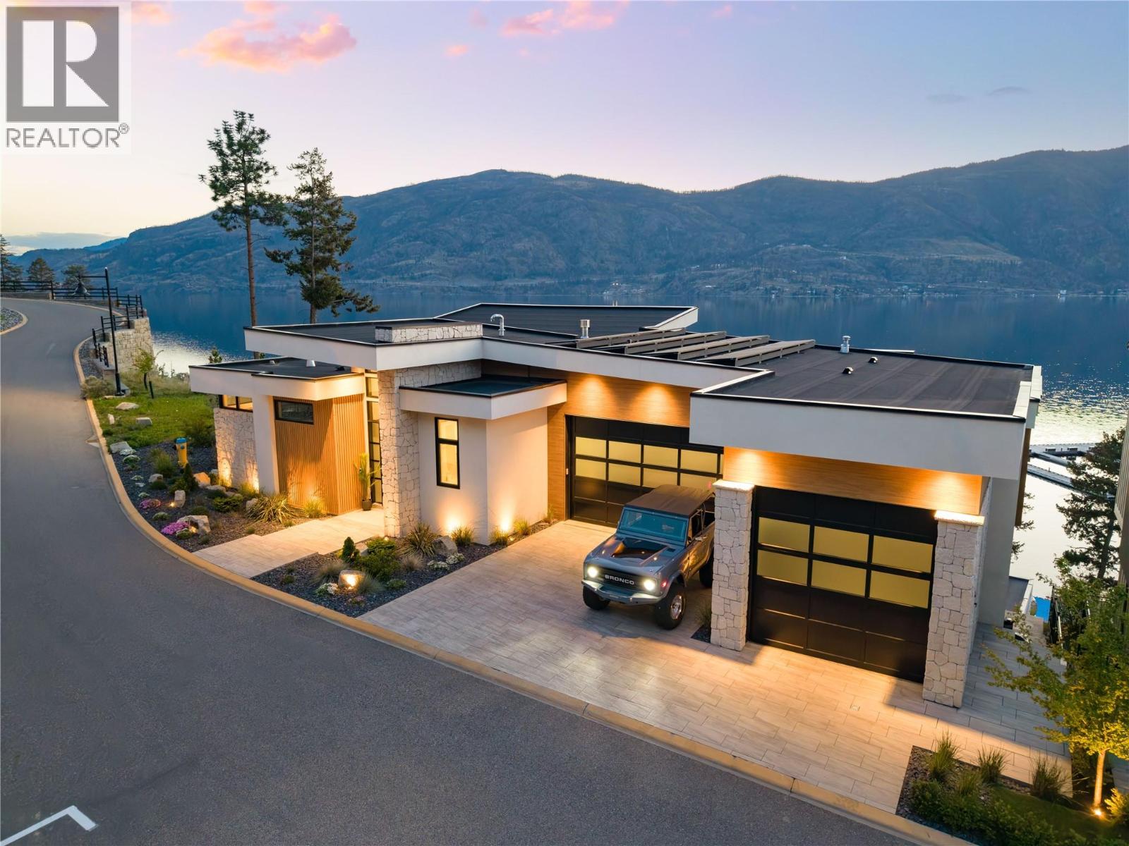3442 Arrowroot Drive, Kelowna