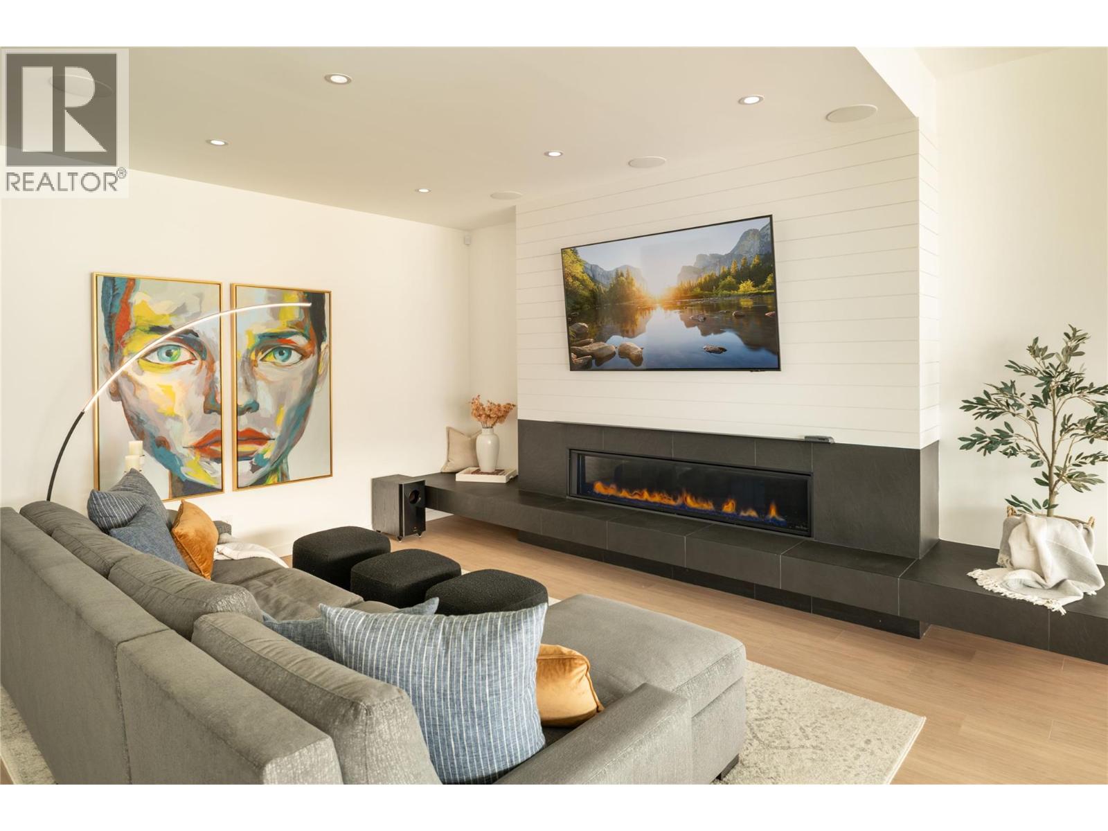 3442 Arrowroot Drive, Kelowna