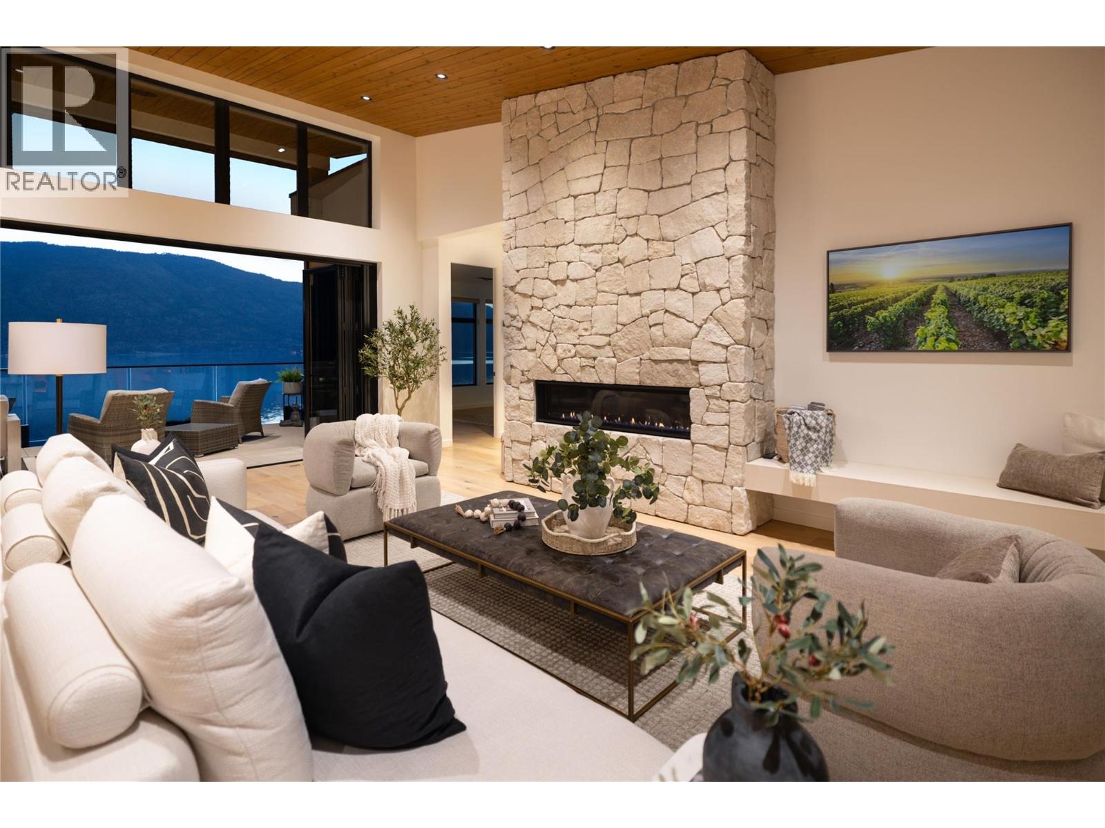 3442 Arrowroot Drive, Kelowna