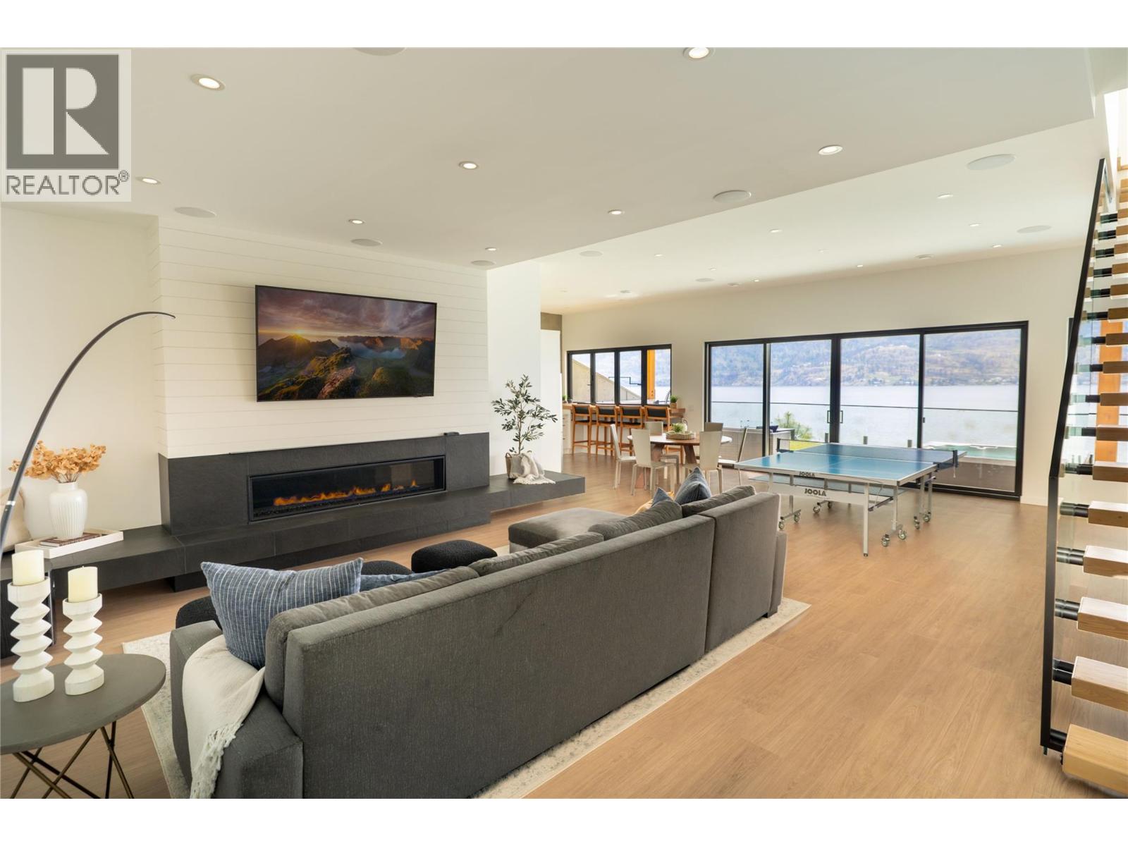 3442 Arrowroot Drive, Kelowna