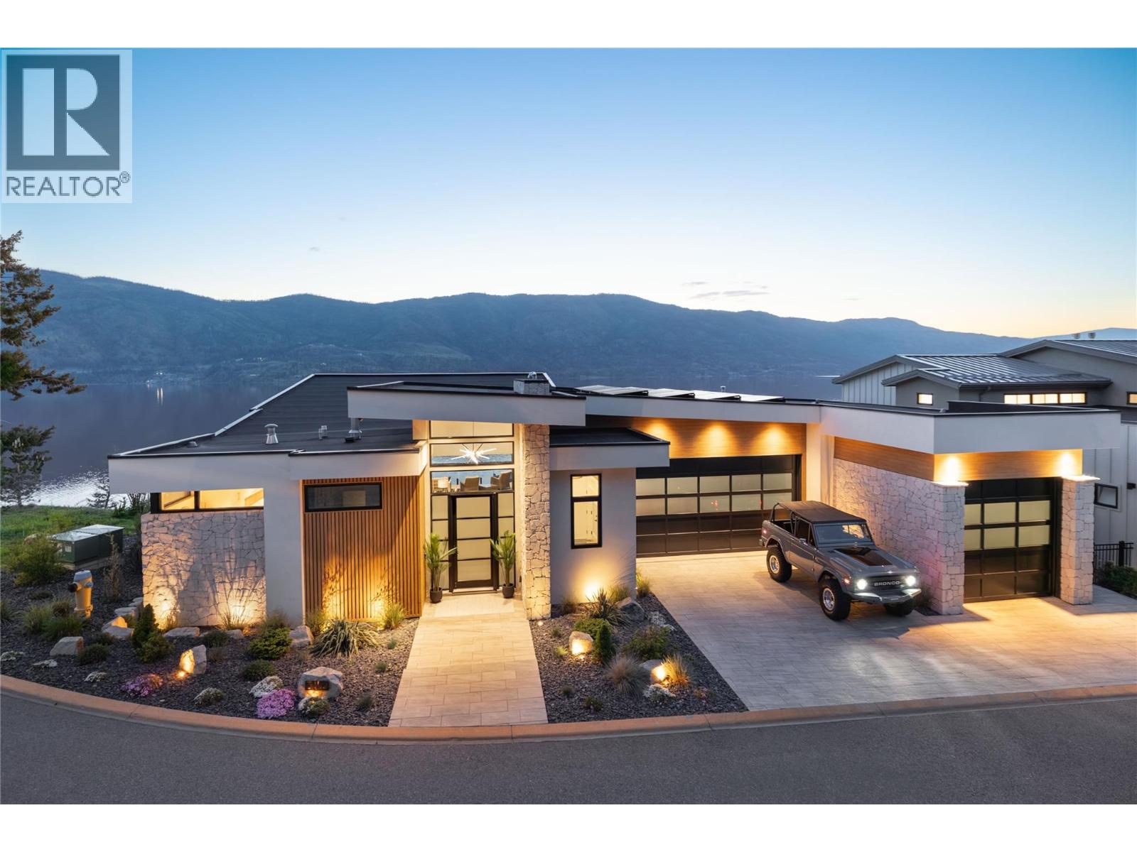 3442 Arrowroot Drive, Kelowna