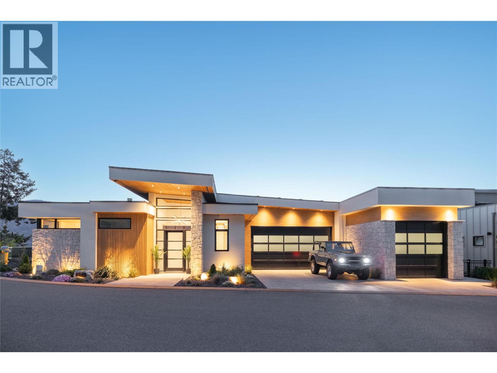 3442 Arrowroot Drive, Kelowna
