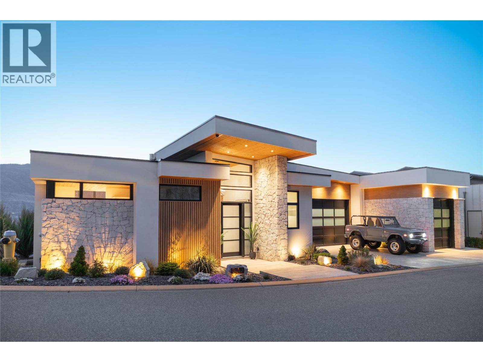3442 Arrowroot Drive, Kelowna