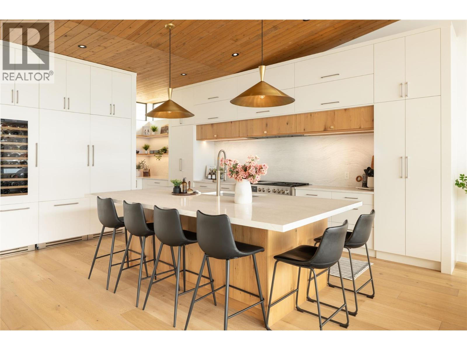 3442 Arrowroot Drive, Kelowna
