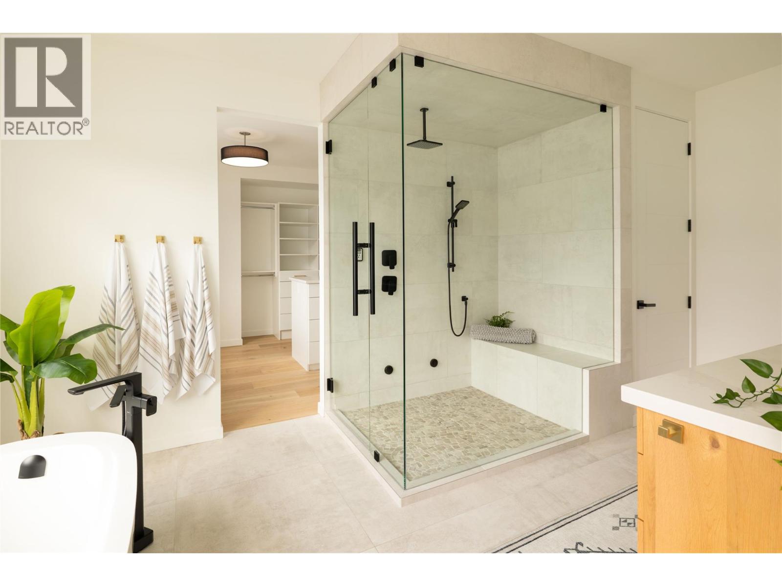 3442 Arrowroot Drive, Kelowna