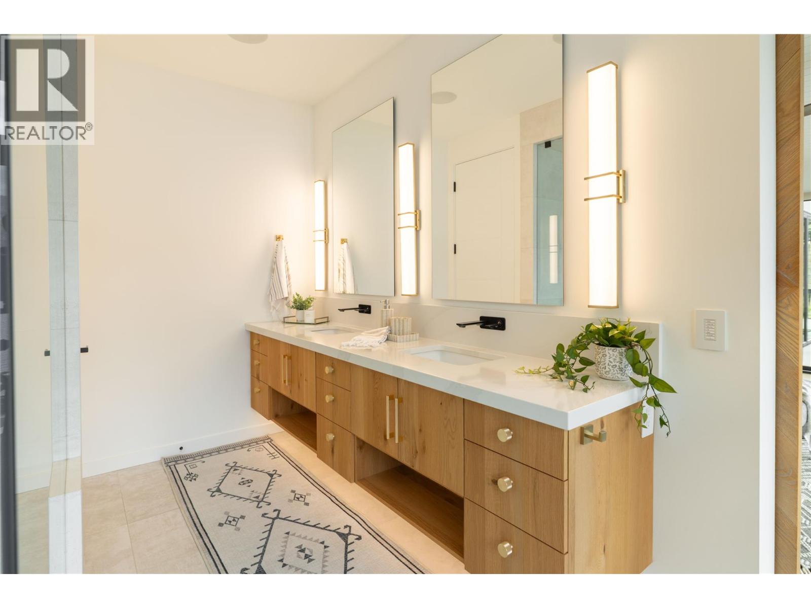 3442 Arrowroot Drive, Kelowna