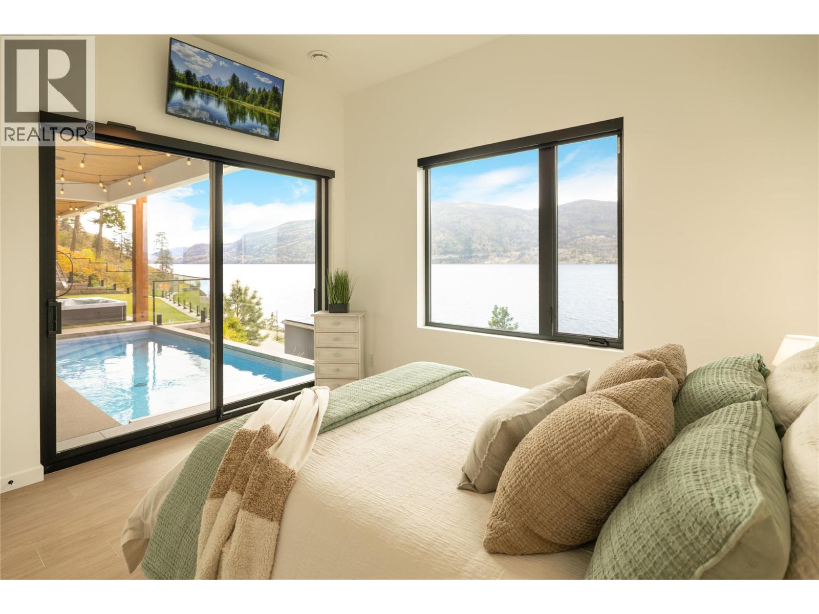 3442 Arrowroot Drive, Kelowna