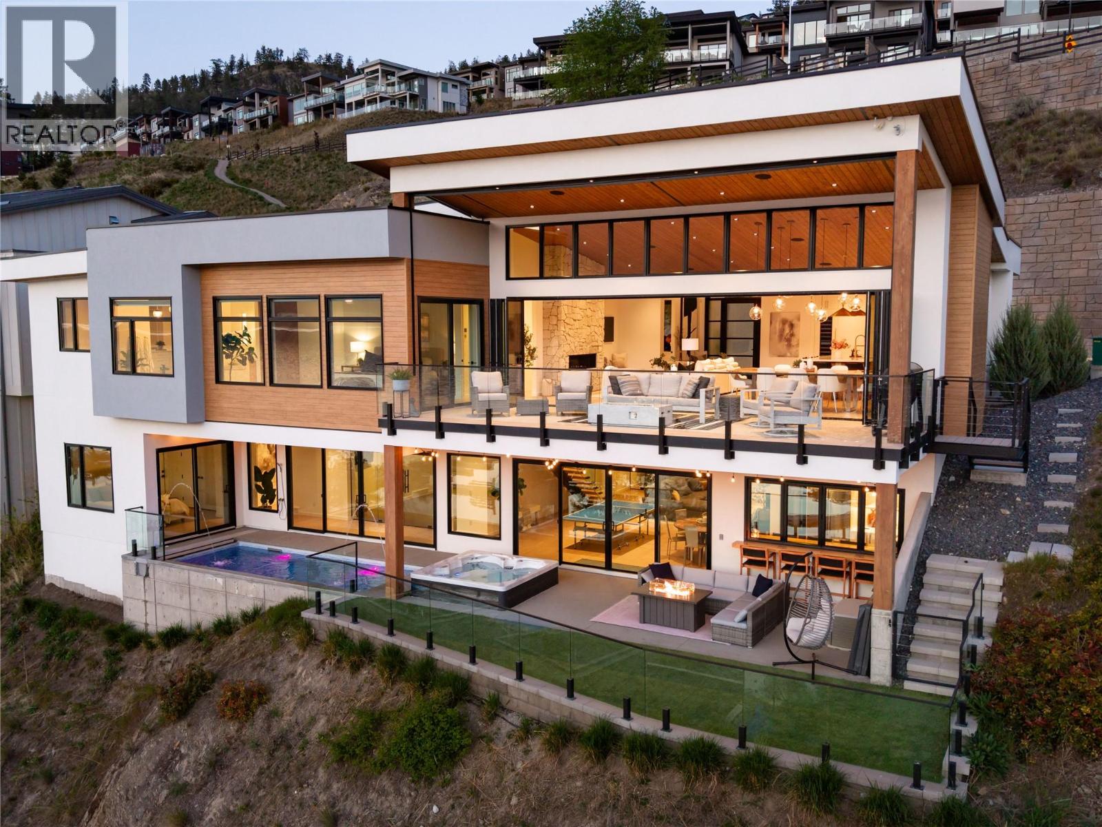 3442 Arrowroot Drive, Kelowna