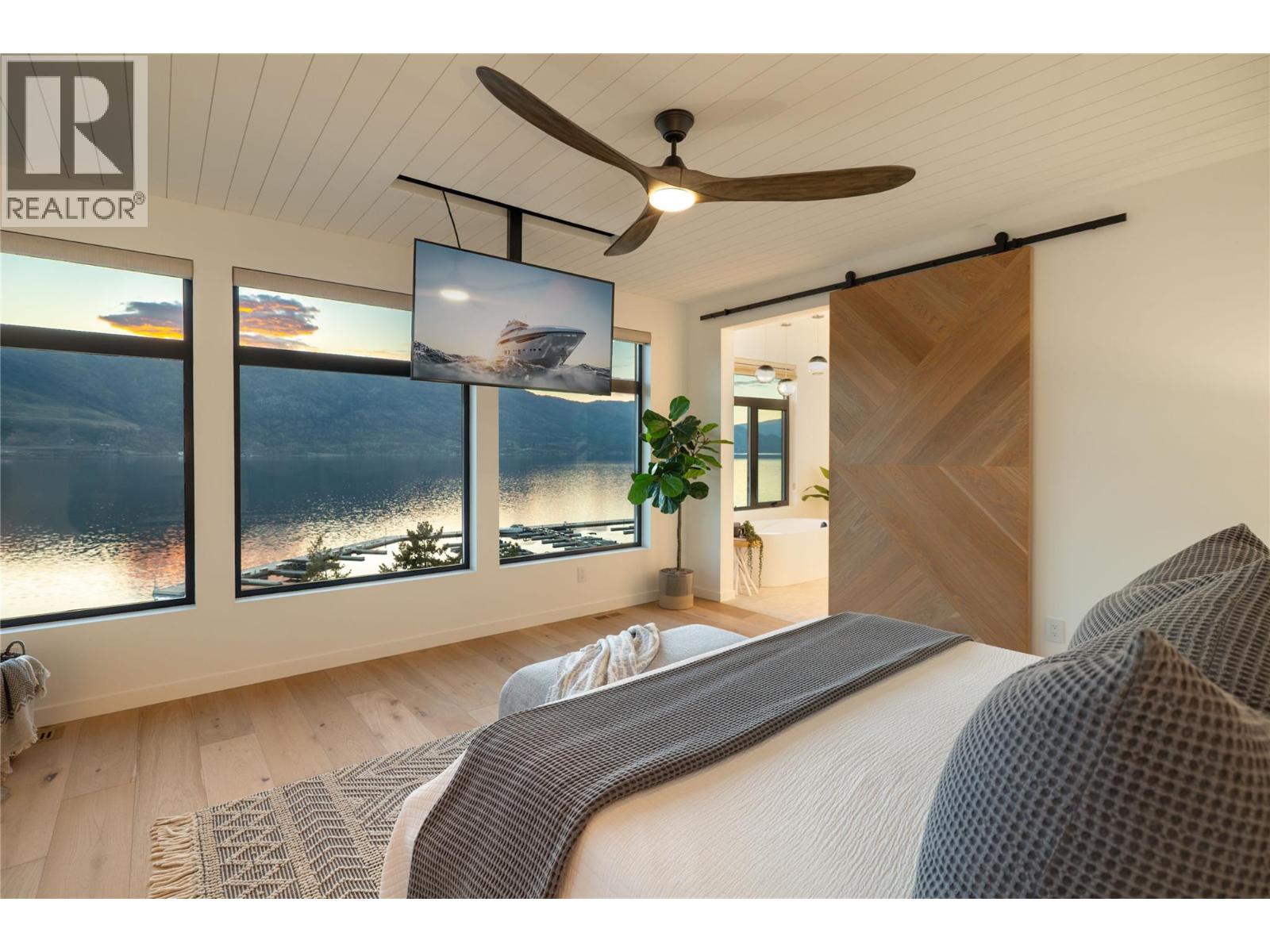 3442 Arrowroot Drive, Kelowna
