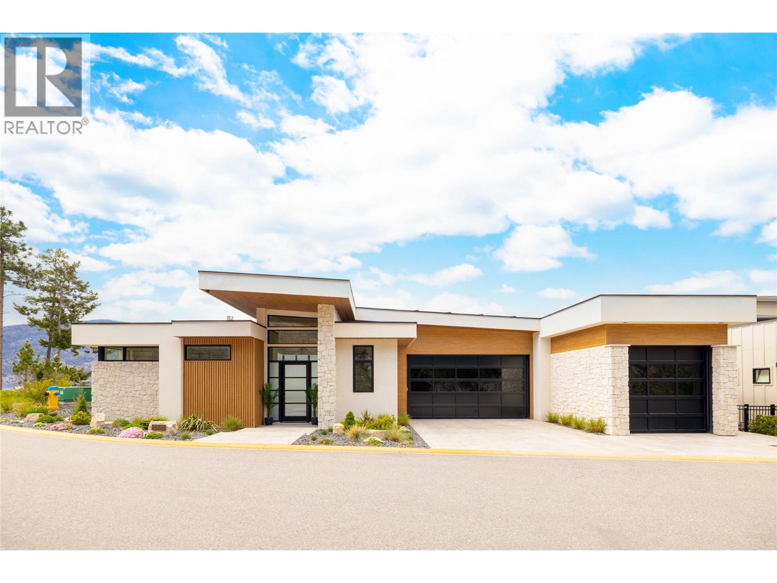 3442 Arrowroot Drive, Kelowna