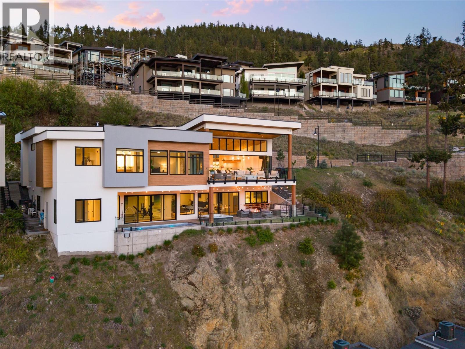3442 Arrowroot Drive, Kelowna