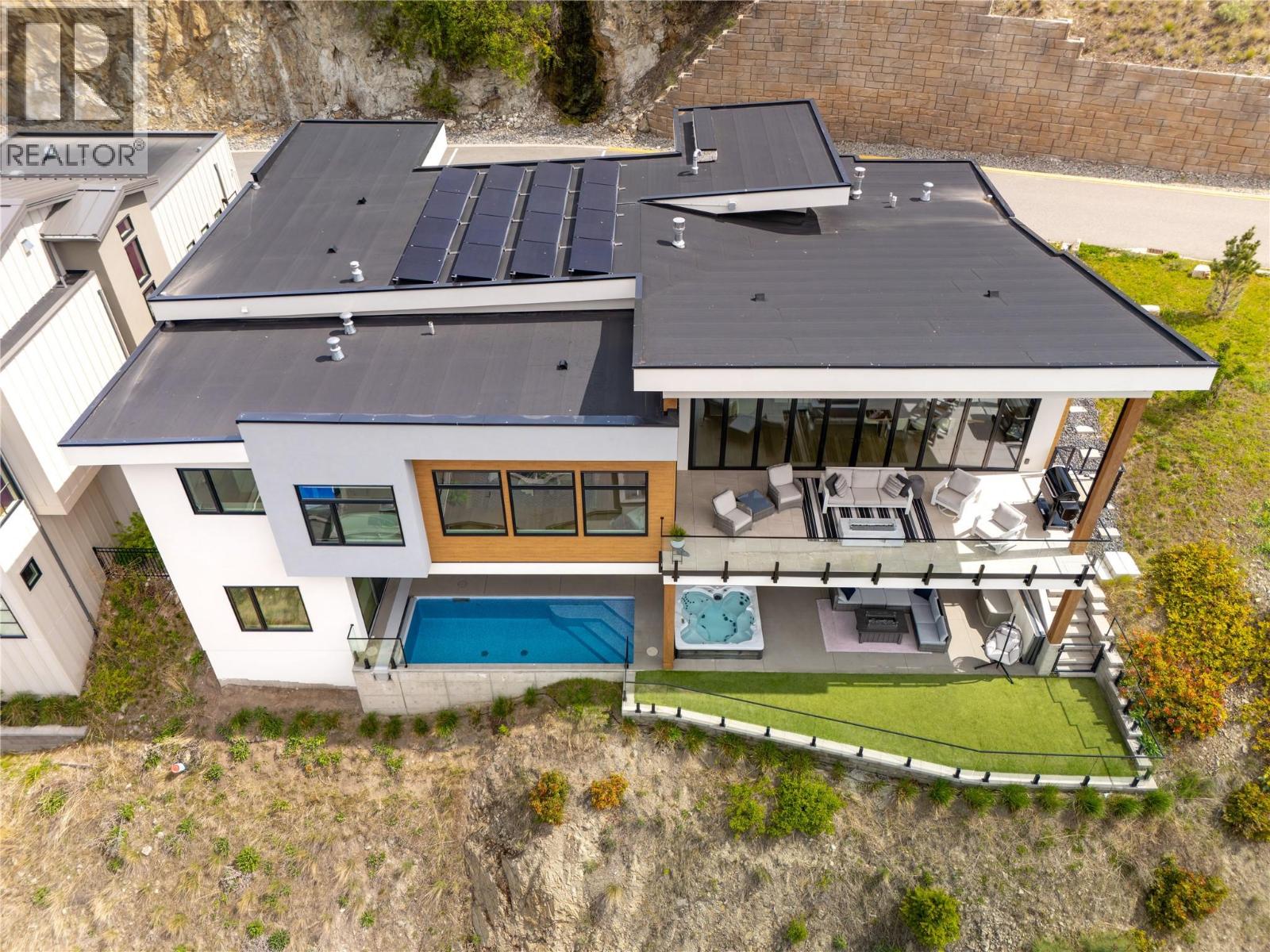 3442 Arrowroot Drive, Kelowna