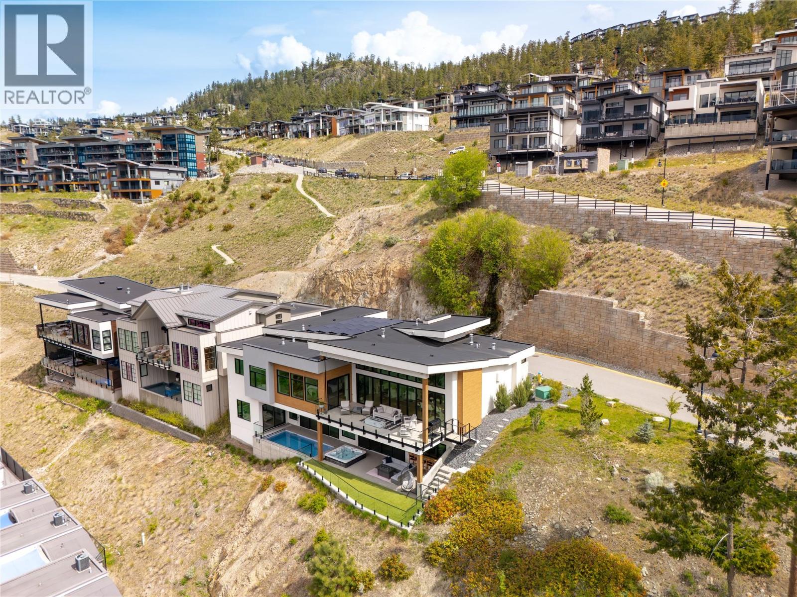3442 Arrowroot Drive, Kelowna