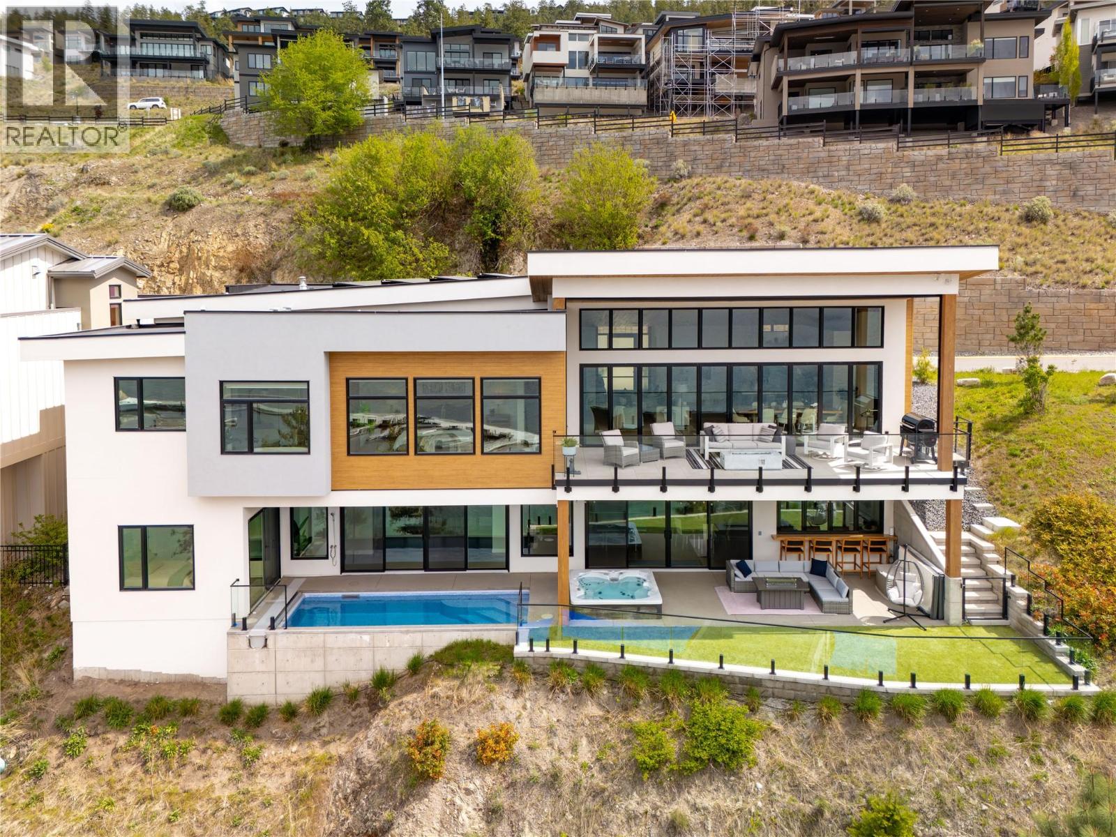 3442 Arrowroot Drive, Kelowna