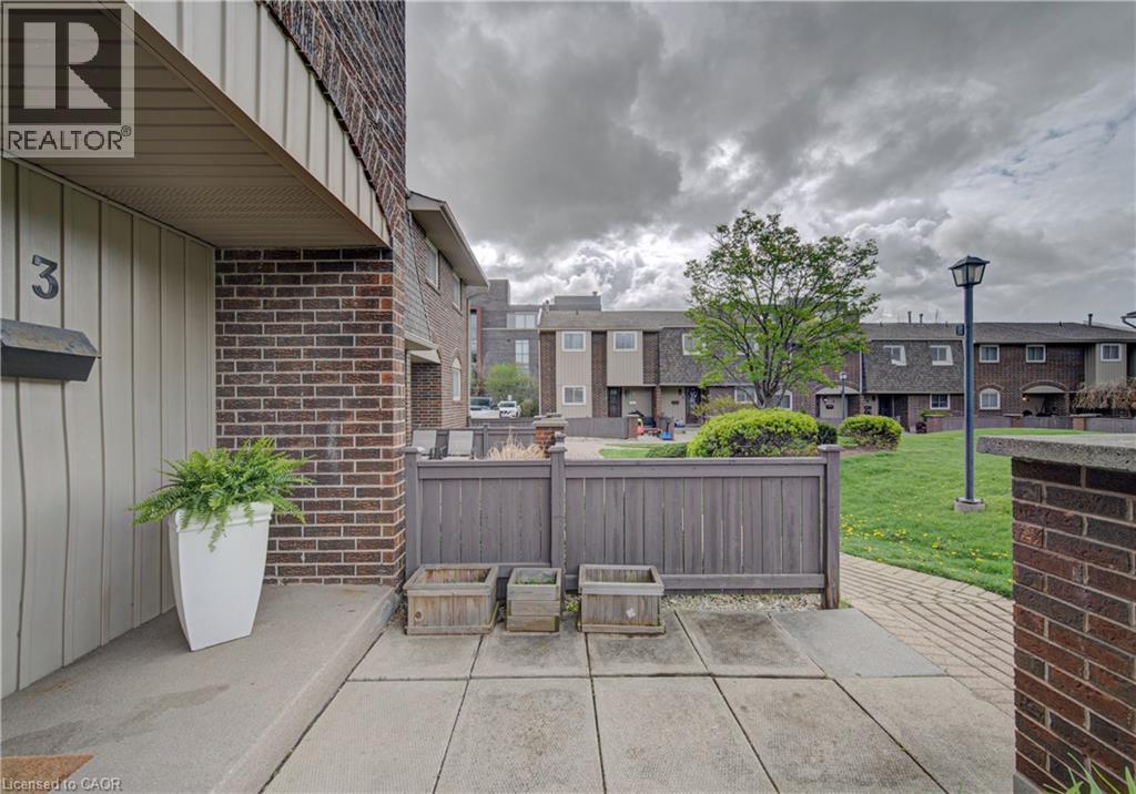 1302 GUELPH Line Unit# 3, Burlington, Ontario, L7P2S9 — Photo 4