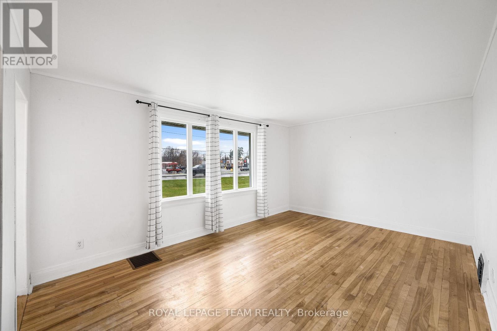 266 DANIEL STREET S - 7