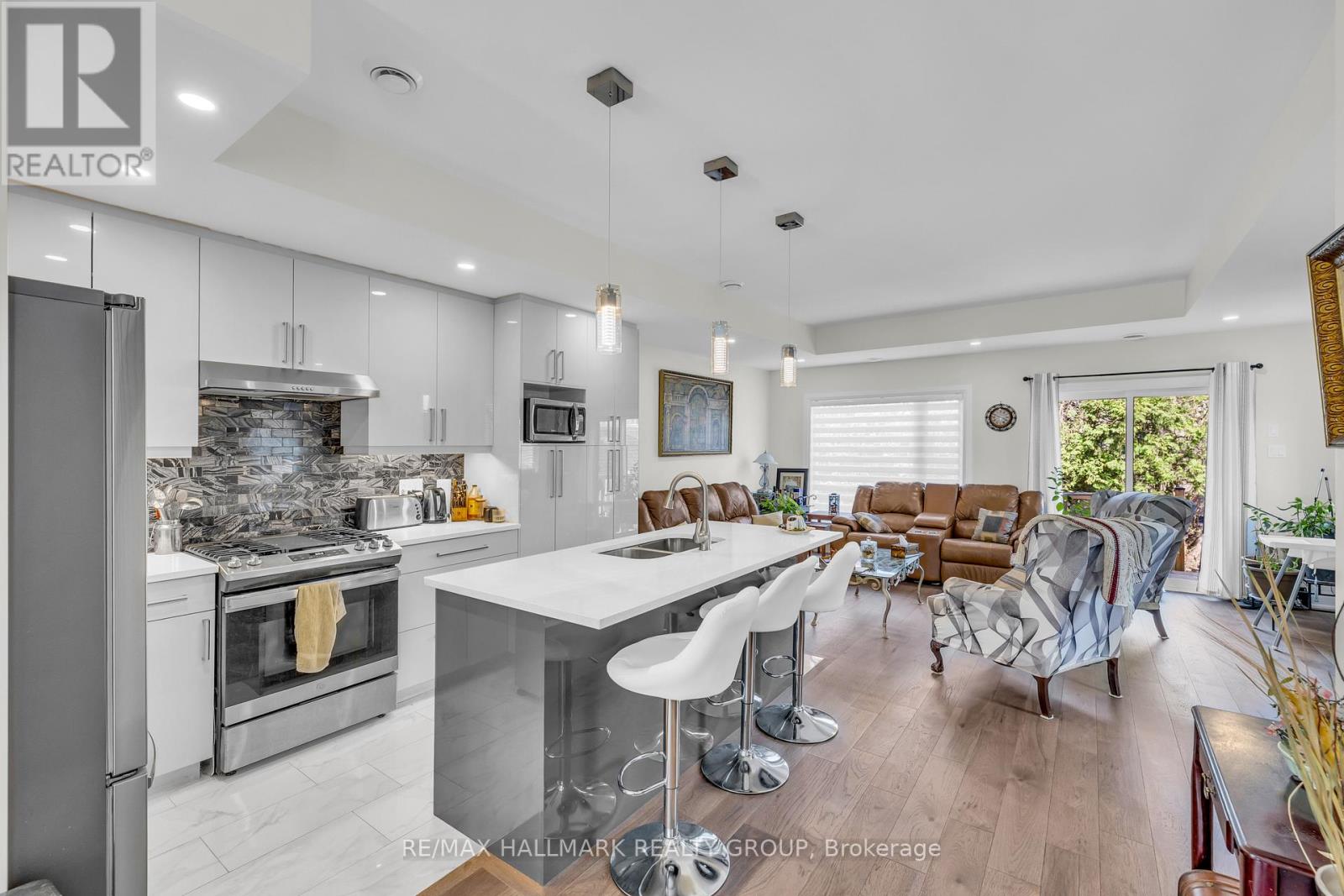 165 LONGPRE STREET - 6