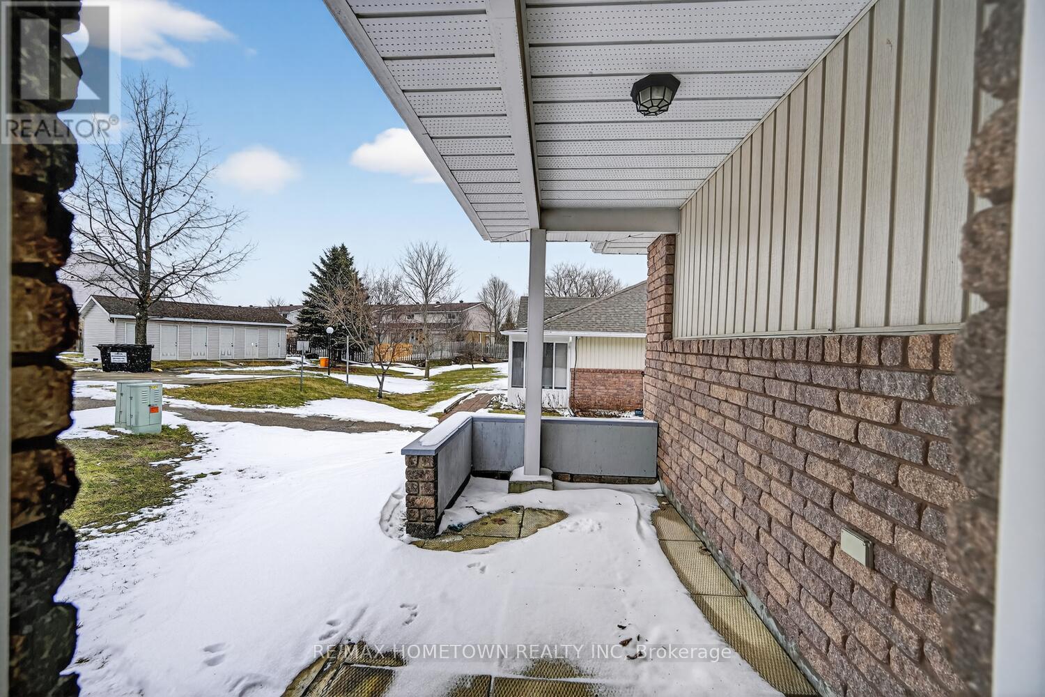 #5 1171 MILLWOOD AVENUE - 15