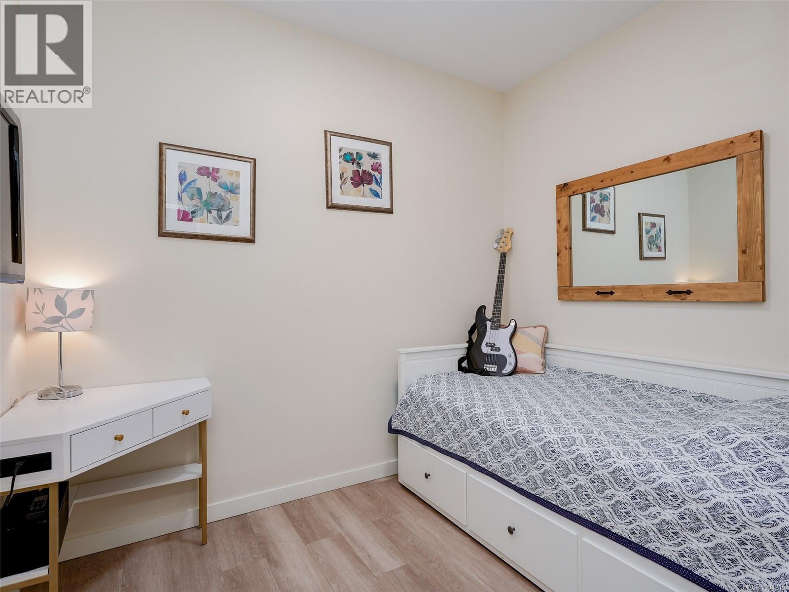 #301 815 Orono Ave - 15