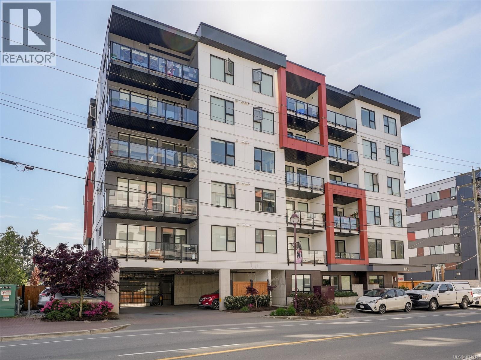#301 815 Orono Ave - 24