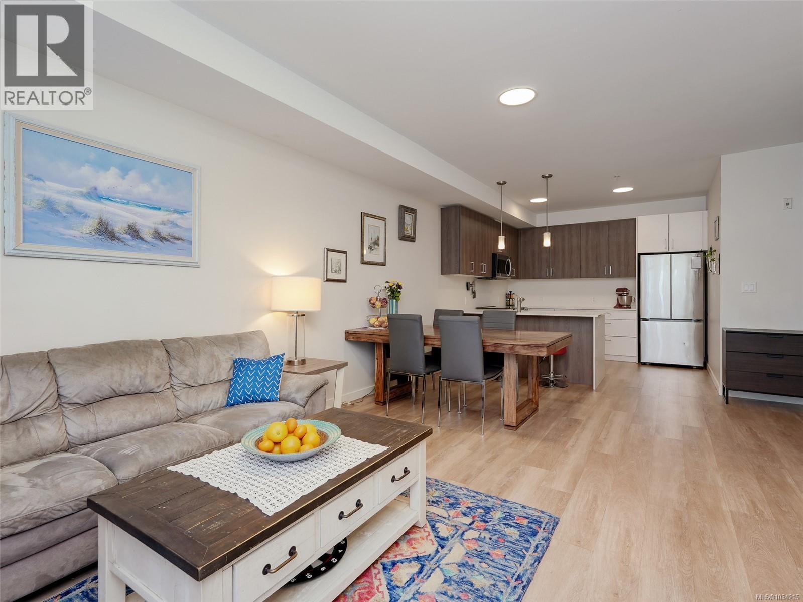 #301 815 Orono Ave - 4