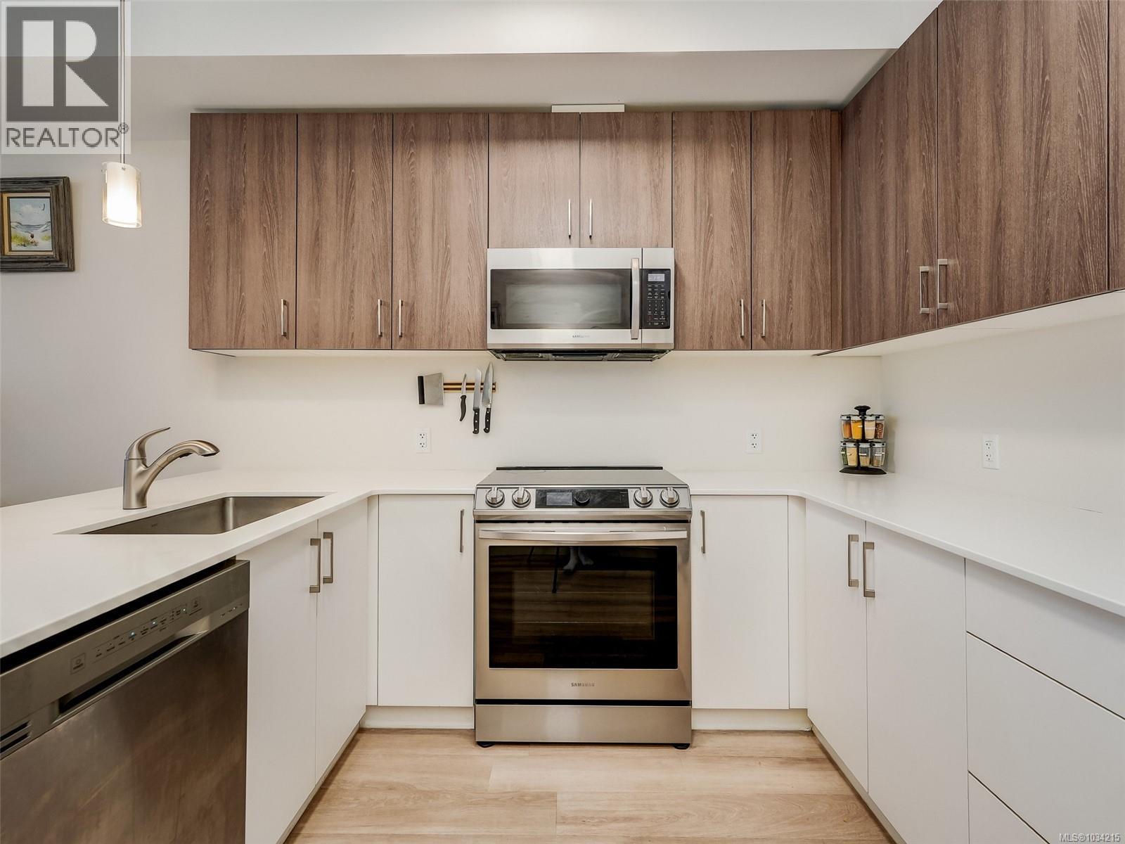 #301 815 Orono Ave - 7