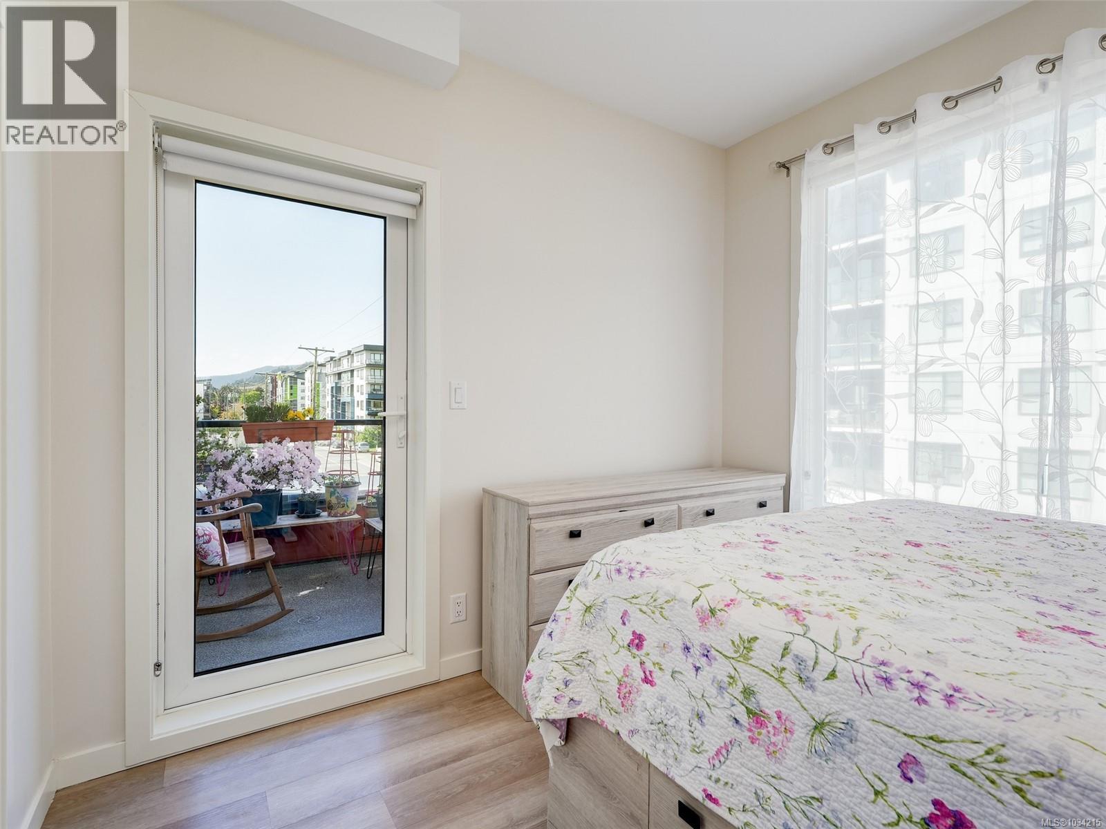 #301 815 Orono Ave - 9