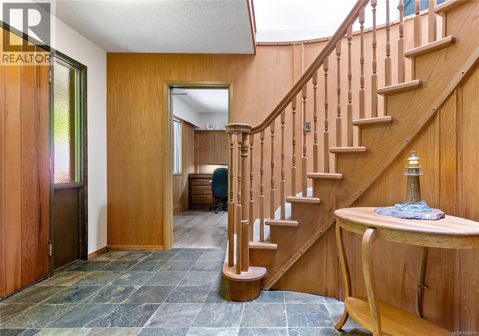  1970 Lands End Road, North Saanich
