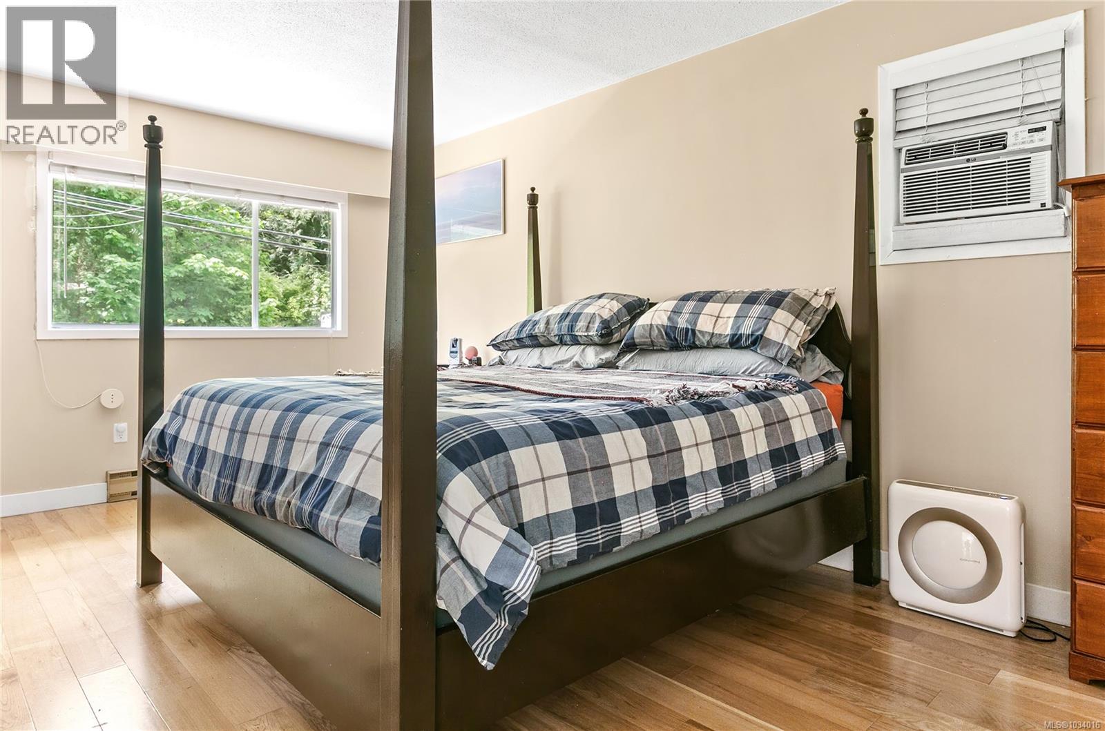  1970 Lands End Road, North Saanich