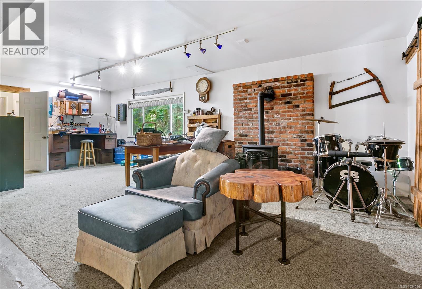 1970 Lands End Road, North Saanich