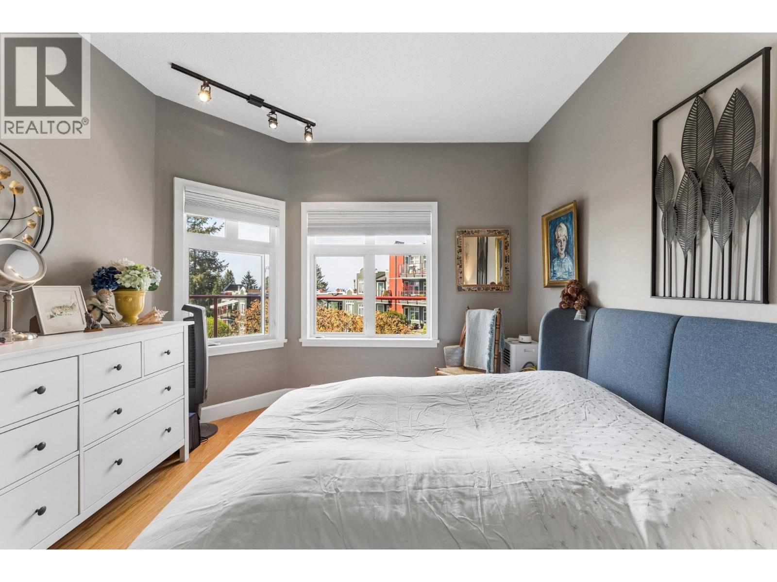 419 121 W 29TH STREET, North Vancouver