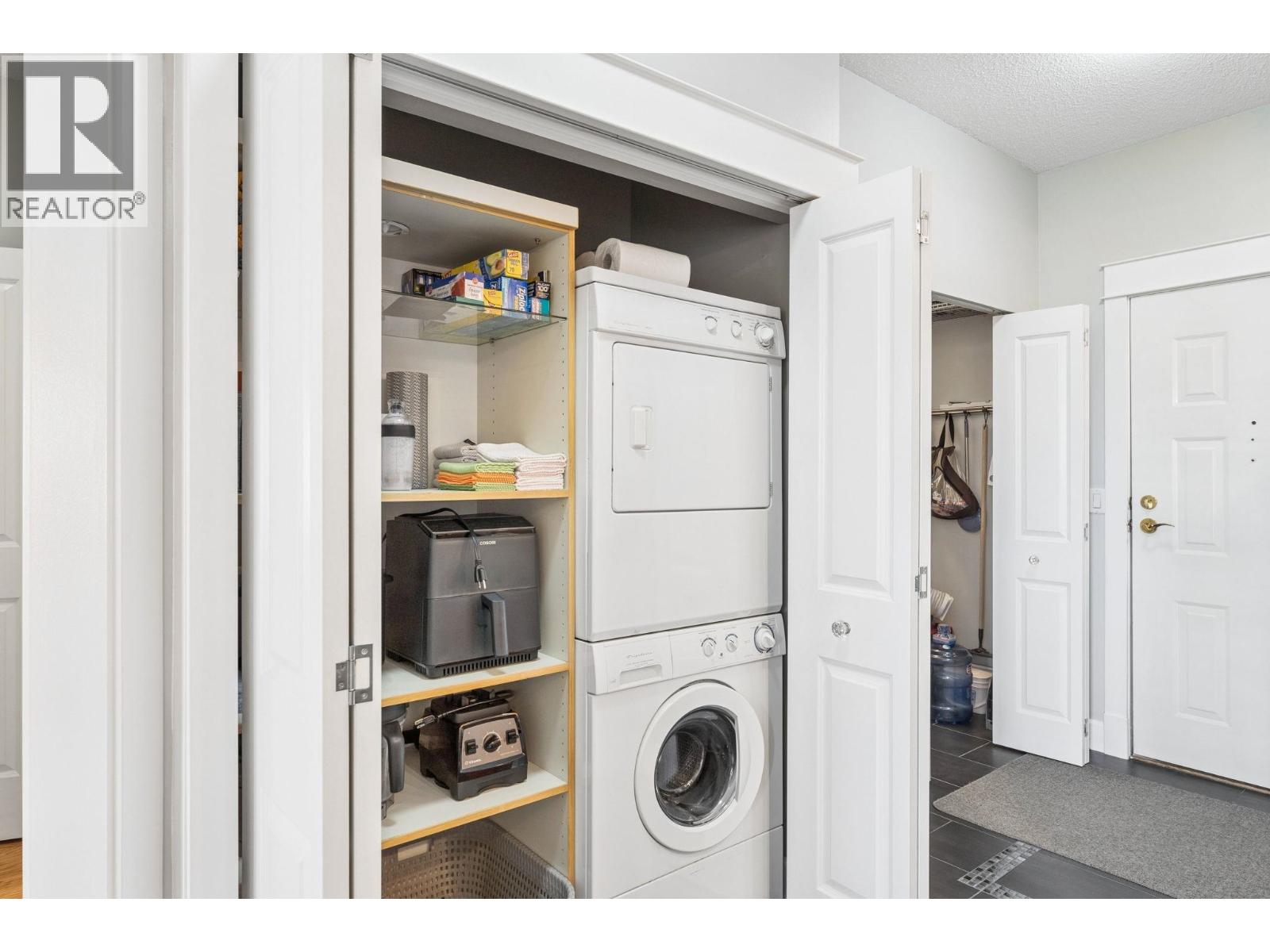 419 121 W 29TH STREET, North Vancouver