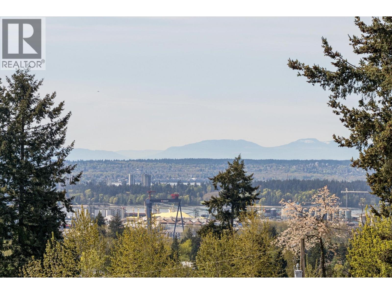 419 121 W 29TH STREET, North Vancouver