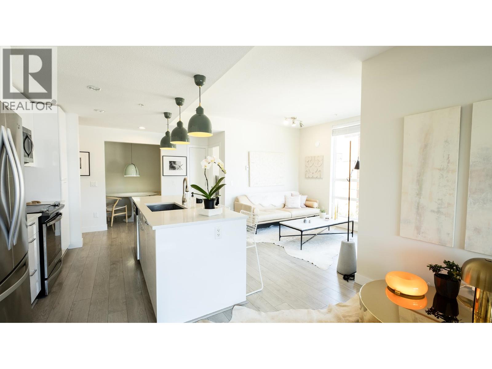 409 719 W 3RD STREET, North Vancouver