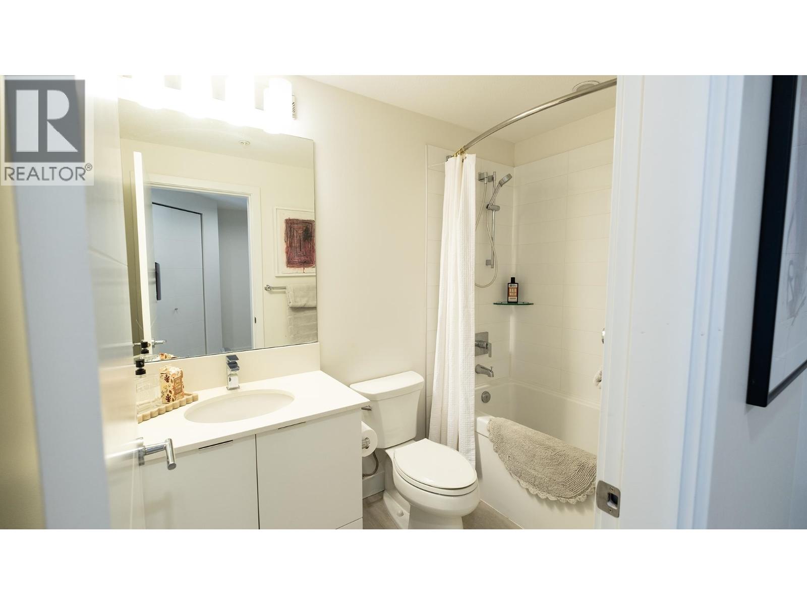 409 719 W 3RD STREET, North Vancouver