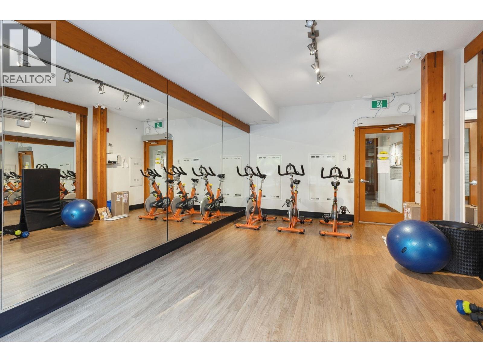 409 719 W 3RD STREET, North Vancouver