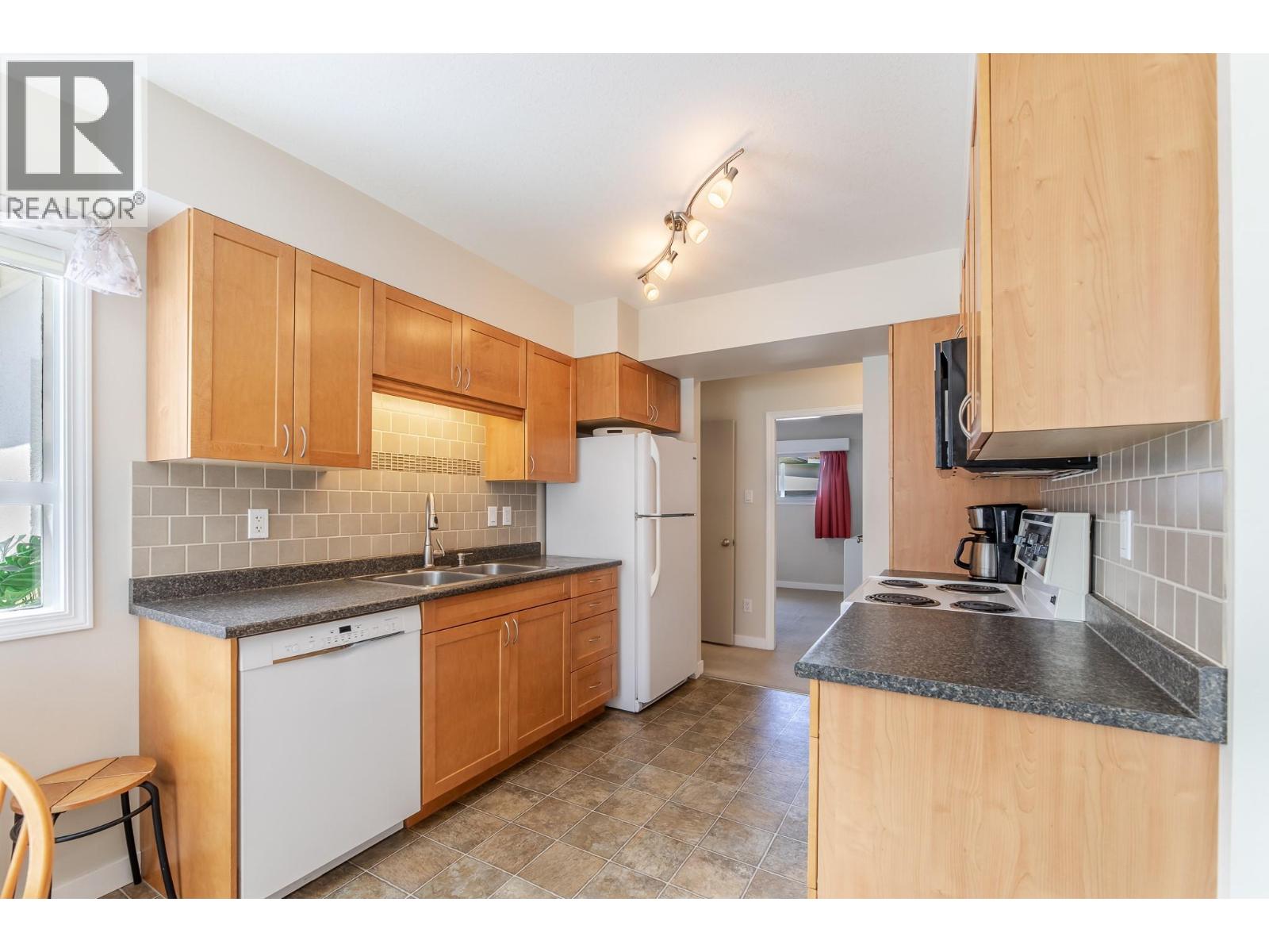 217 Lee Avenue - 10