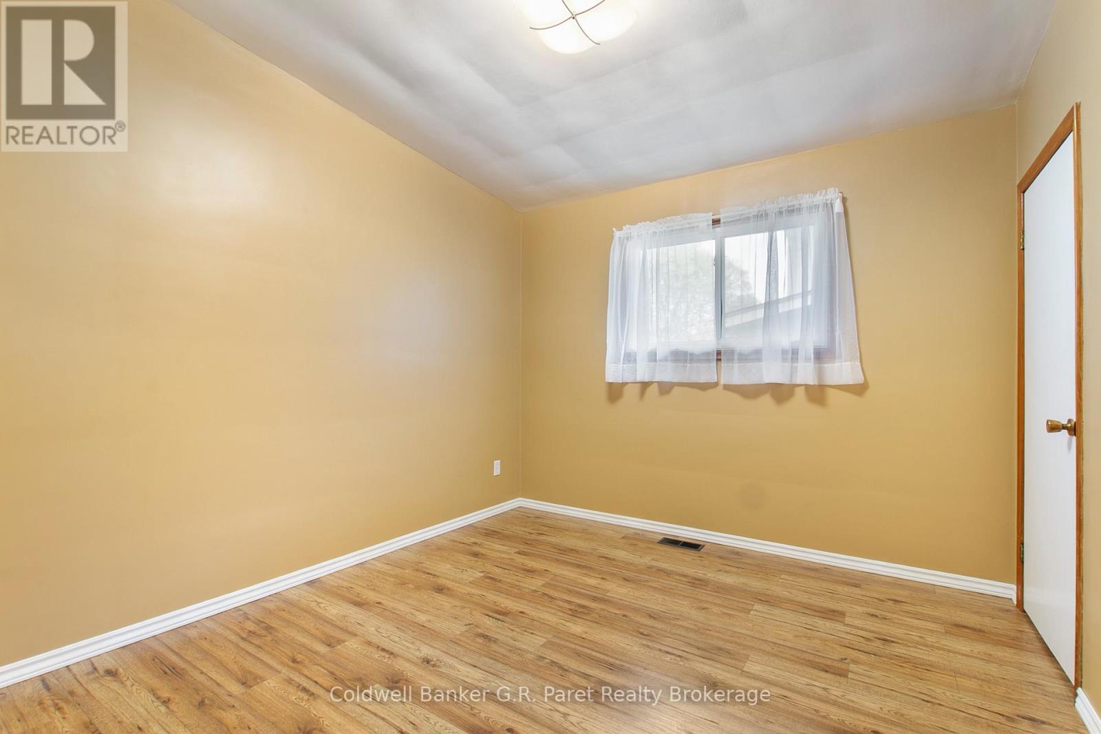 105 QUEEN STREET - 10