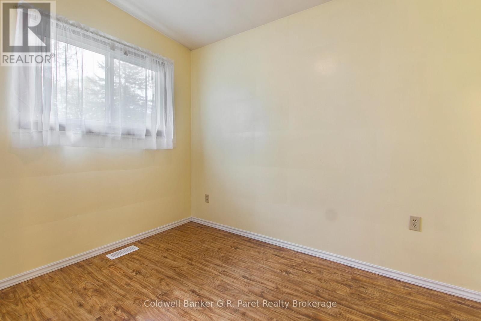 105 QUEEN STREET - 11