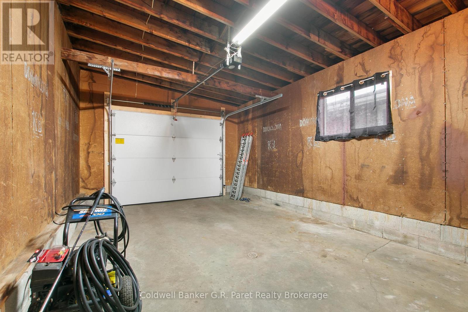 105 QUEEN STREET - 21