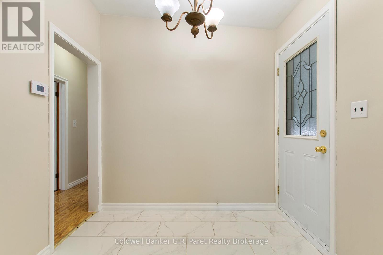 105 QUEEN STREET - 4