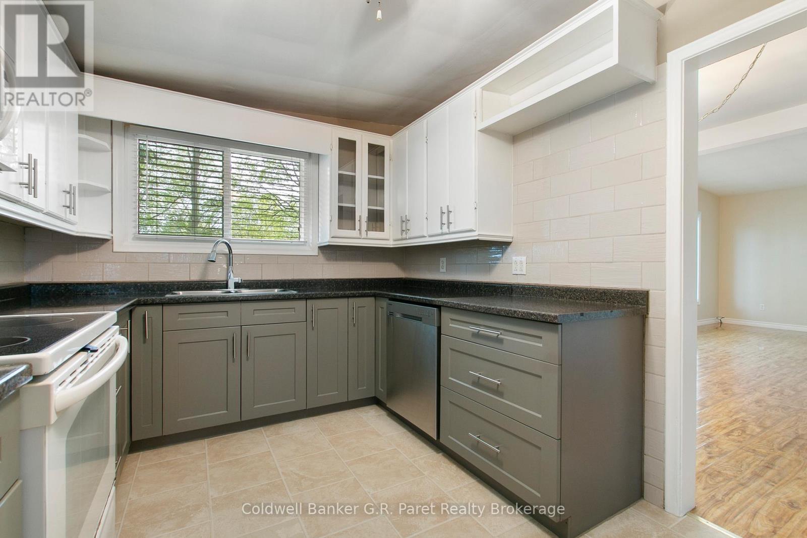 105 QUEEN STREET - 6
