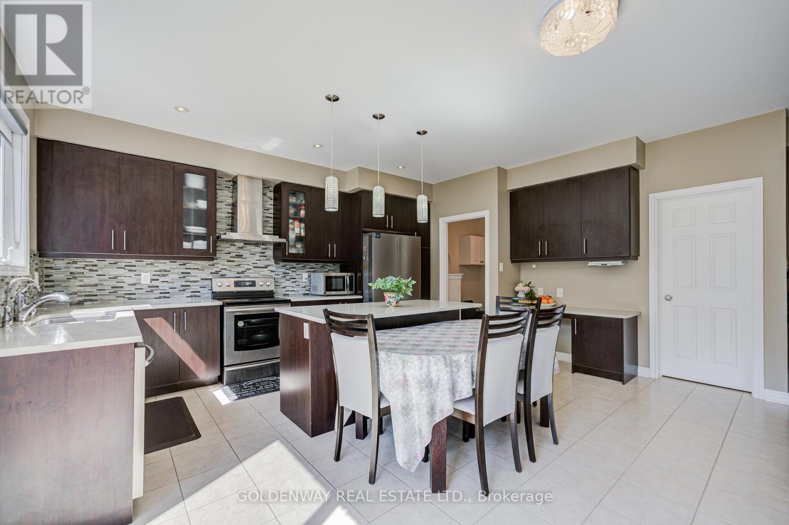 9 DUKE OF CORNWALL DRIVE - 15